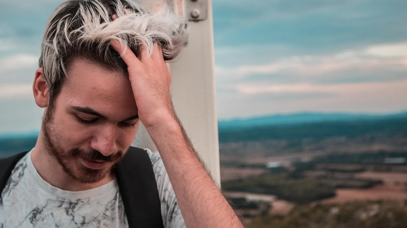 Overactive thyroid (hyperthyroidism) in men: symptoms and causes